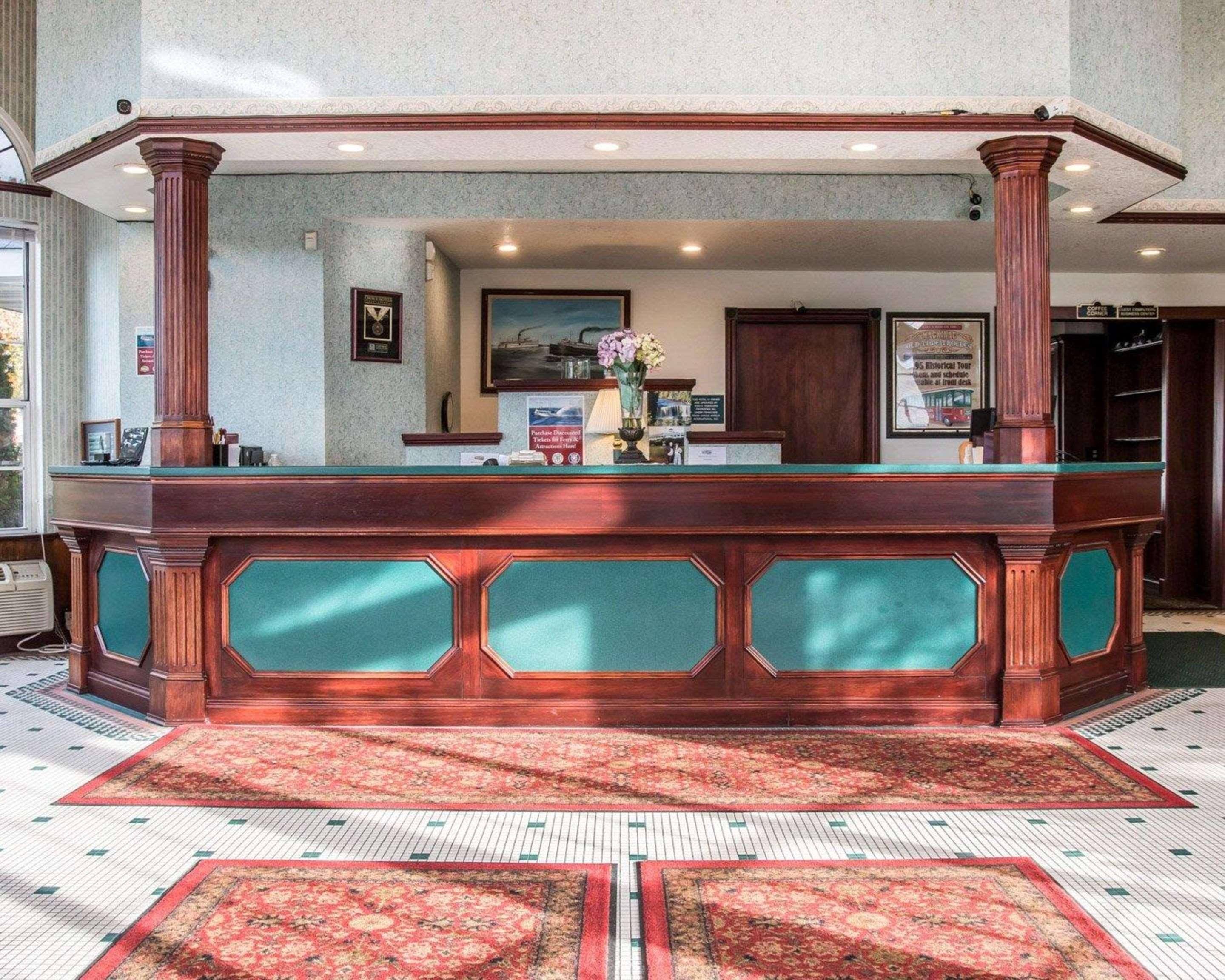 Clarion Hotel Beachfront Mackinaw City Extérieur photo