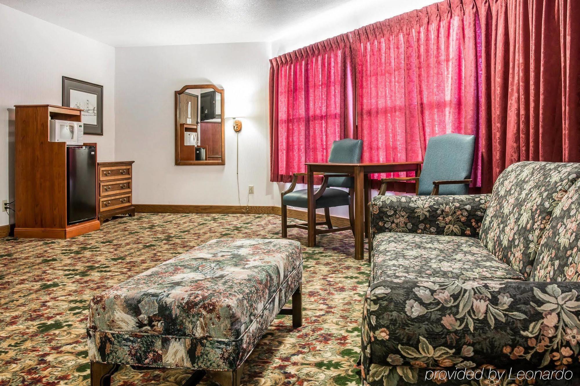 Clarion Hotel Beachfront Mackinaw City Extérieur photo