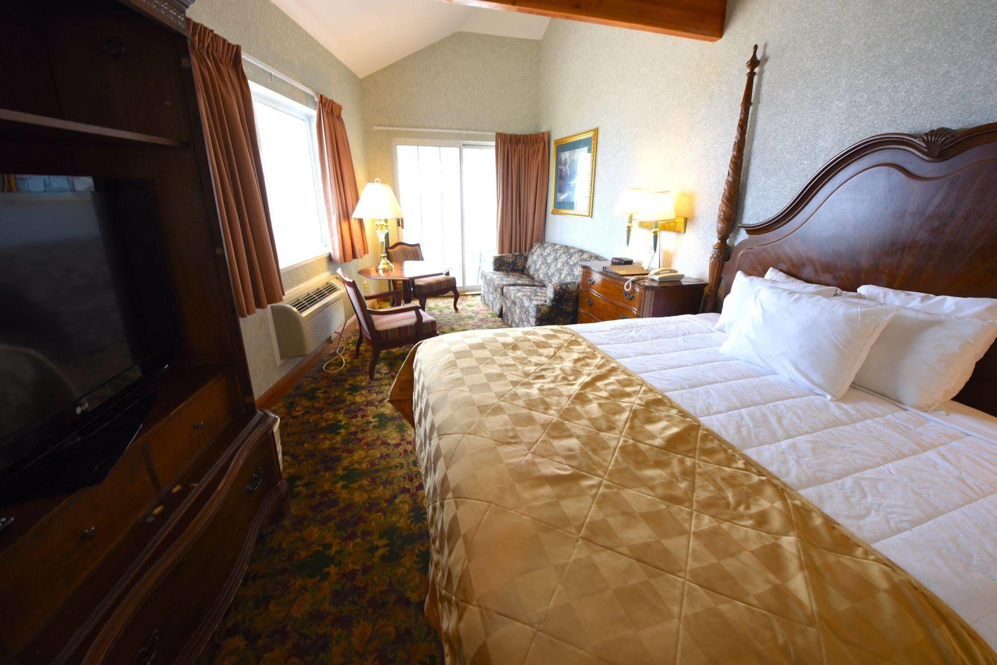 Clarion Hotel Beachfront Mackinaw City Extérieur photo